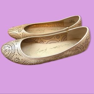 American Rag Shoes Women’s Champagne Gold Platino Perforated Round Toe F…